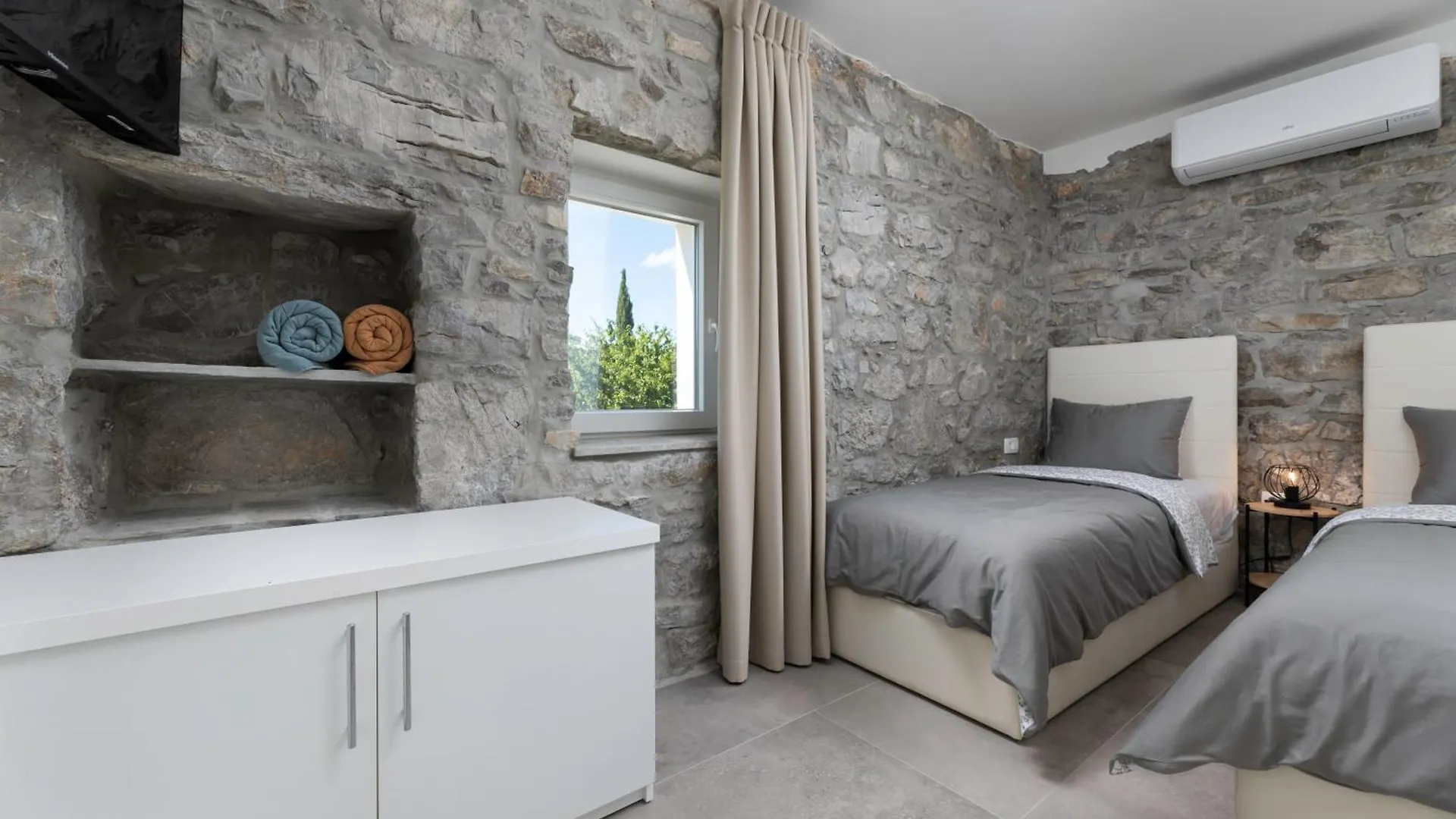Villa Angelica Lakmartin 0*,  Croatia
